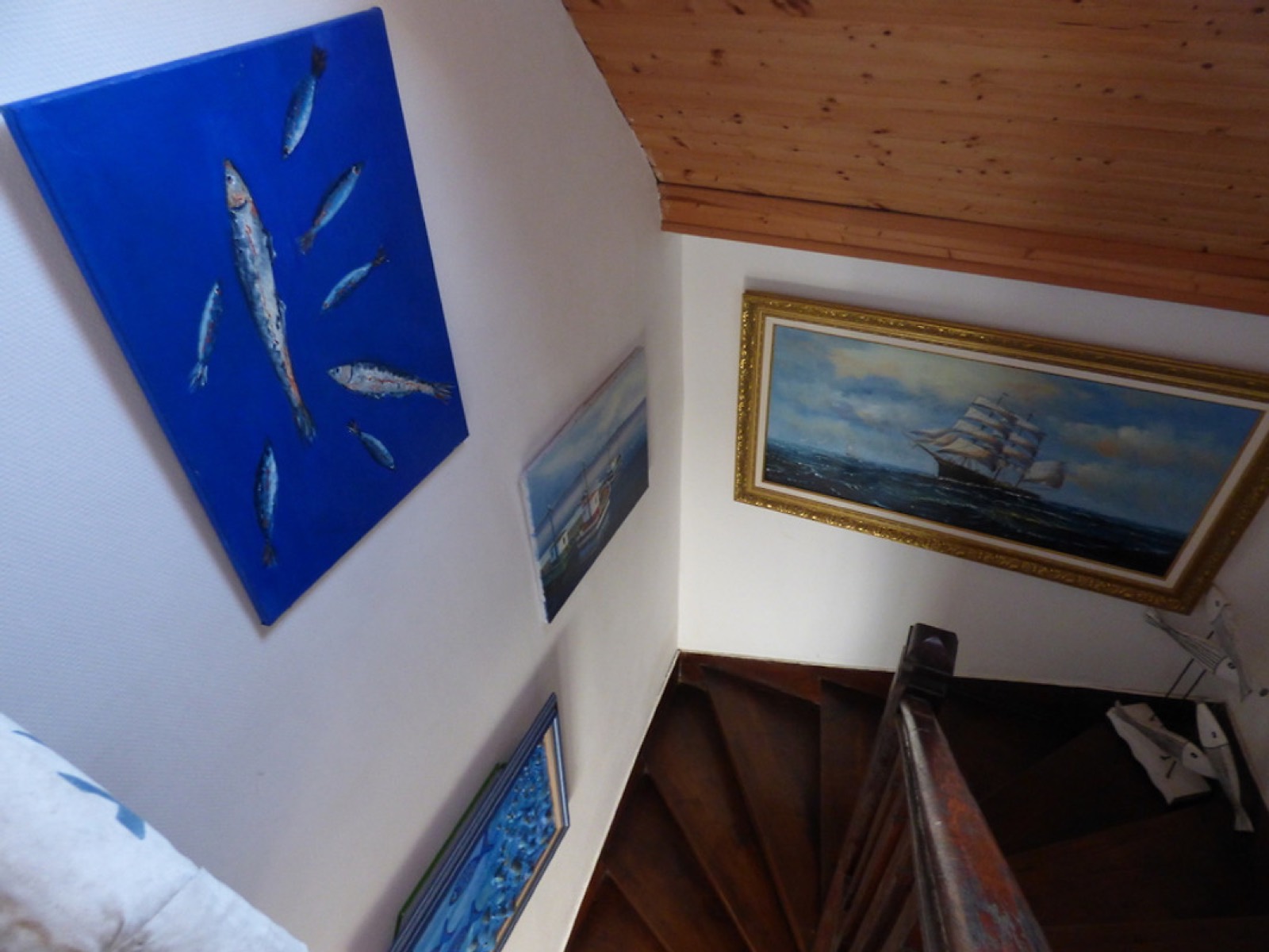 Maritime Bilder im Treppenhaus